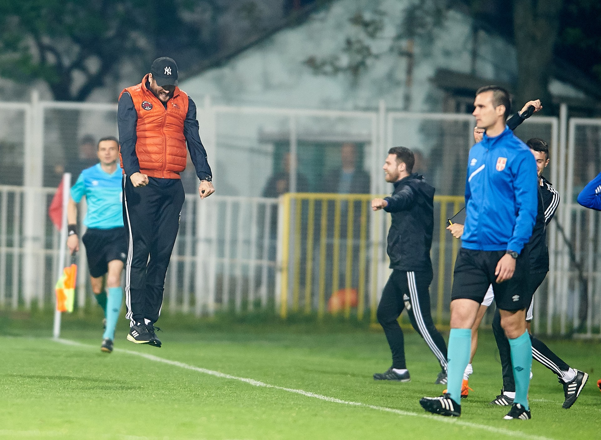 Nenad Lalatović skače od sreće posle gola protiv Partizana | FkCukaricki